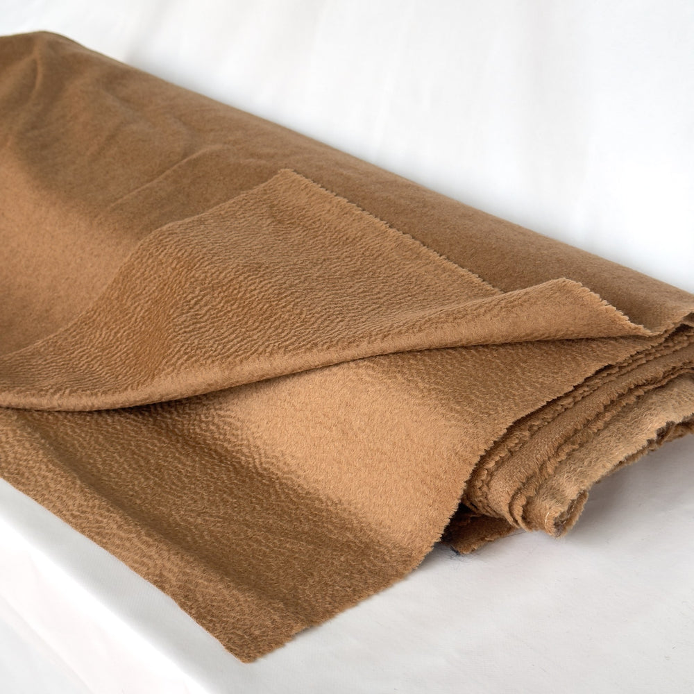 Tessuto da cappotto cammello: il dritto spazzolato con la sua trama ondulata