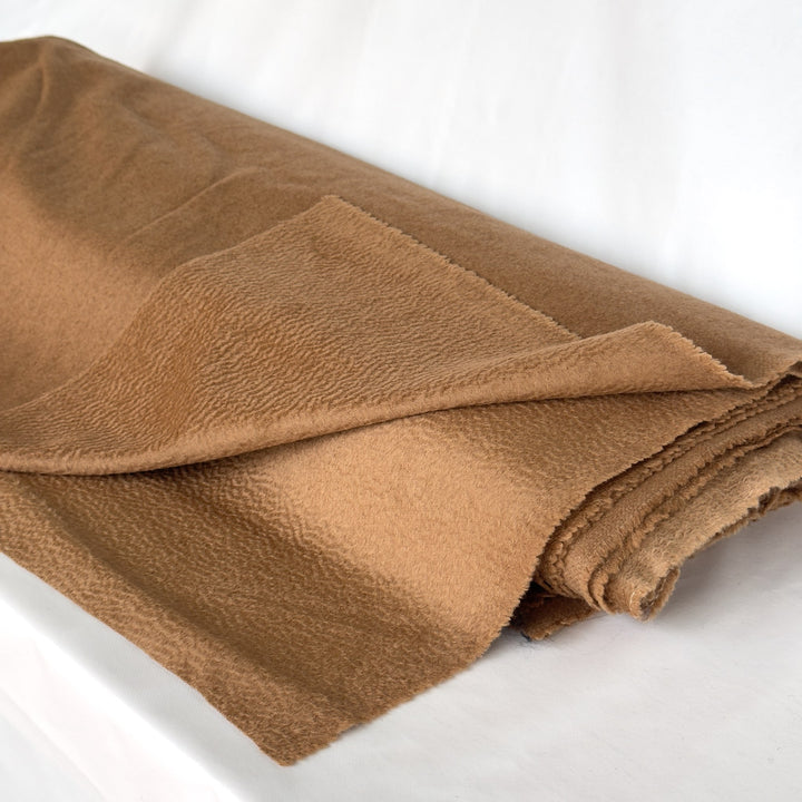 Tessuto da cappotto cammello: il dritto spazzolato con la sua trama ondulata