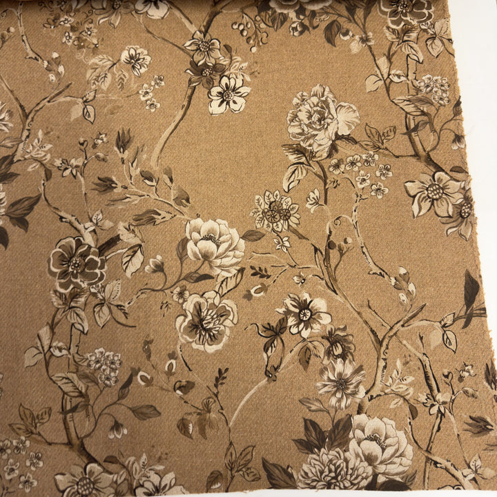 Tissu pour manteau à fleurs sur fond beige, étalé