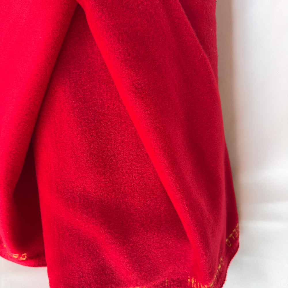 Tessuto da cappotto in lana e cashmere rosso acceso, dettaglio della superficie