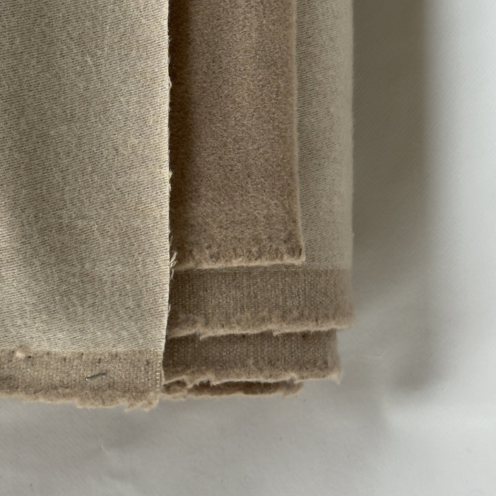 Edges and reverse side of the coating fabric in sand