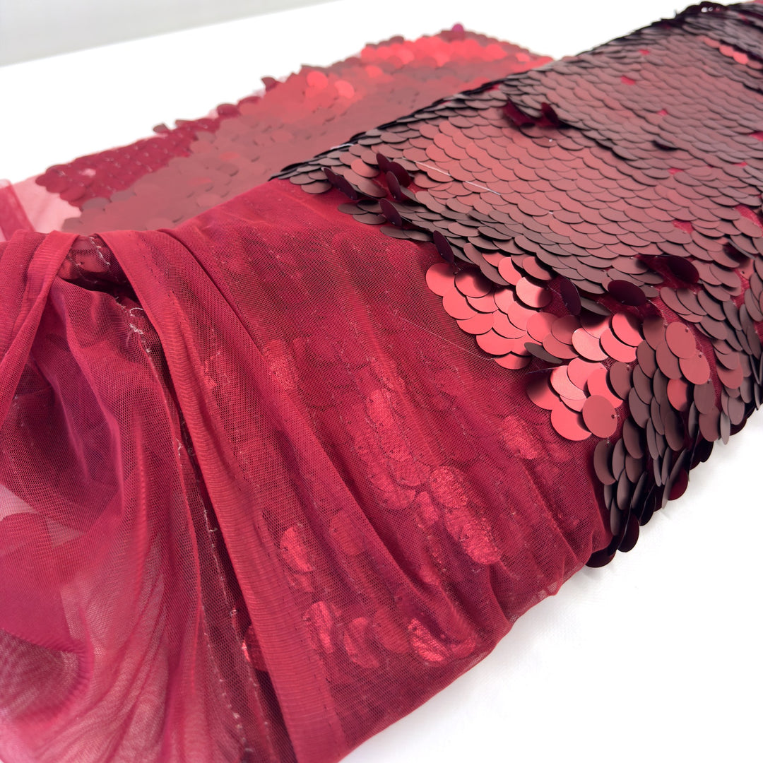 Edge of red tulle without sequins, 16 cm on each side