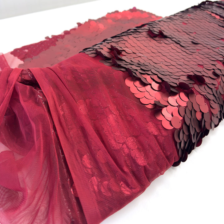 Edge of red tulle without sequins, 16 cm on each side