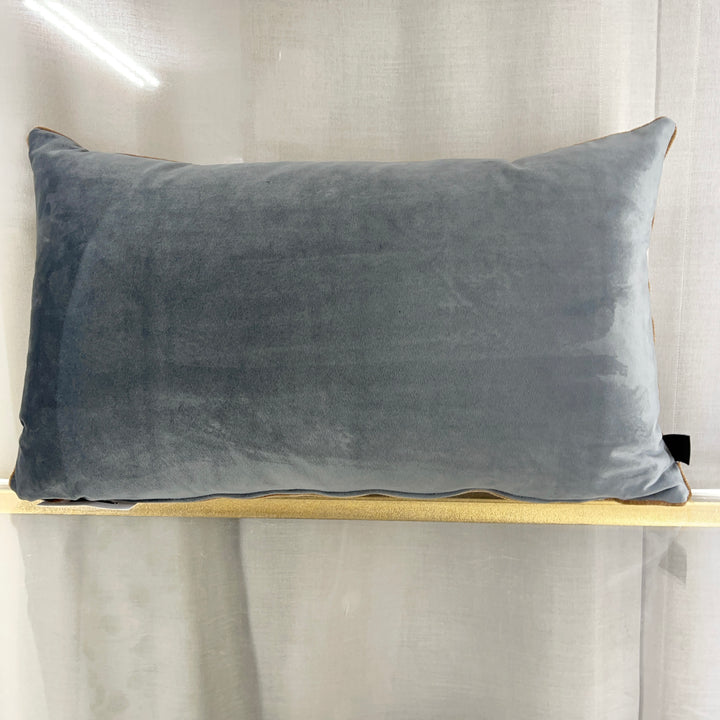 Wendbares Dekokissen aus Samt 30×50 – Grau und Nussbraun