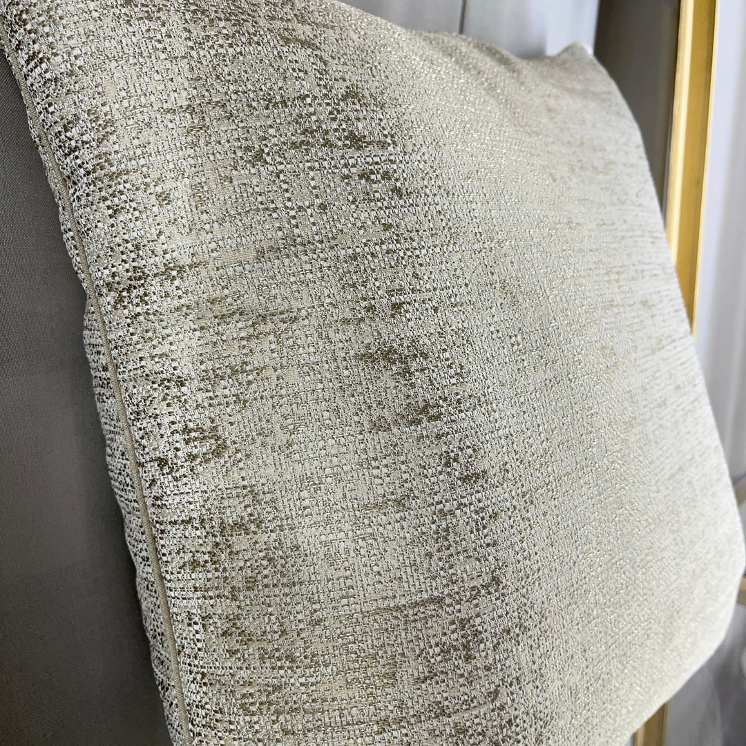 Dekokissen mit Glanzeffekt 50×50 – Natur hell