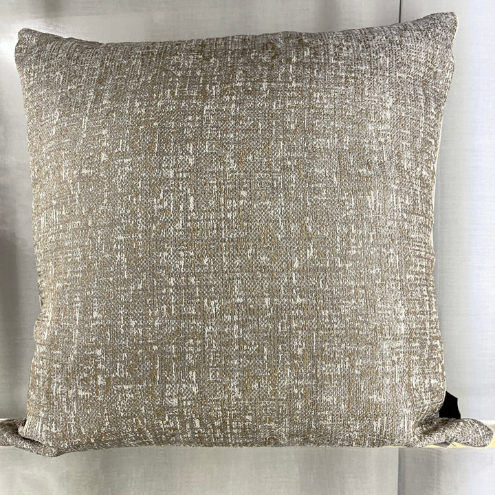 Shimmer-effect cushion 50×50 – Dark natural