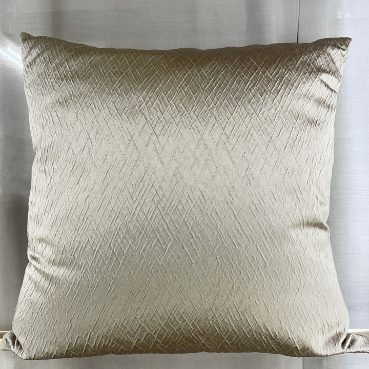Textured shimmer-effect cushion 50×50