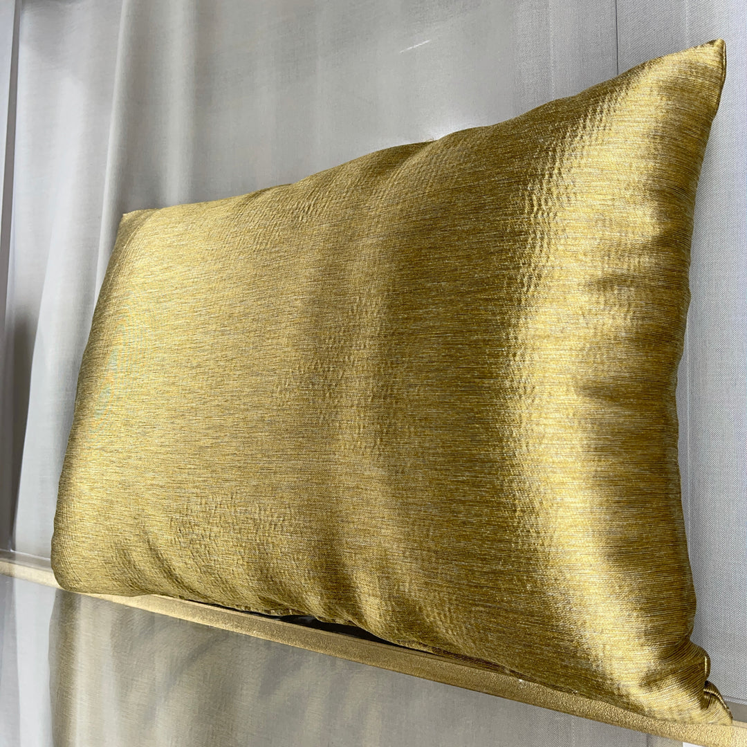 Shiny cushion 40×60 – Gold