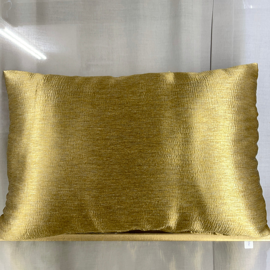 Shiny cushion 40×60 – Gold