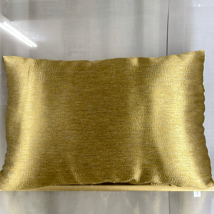 Shiny cushion 40×60 – Gold