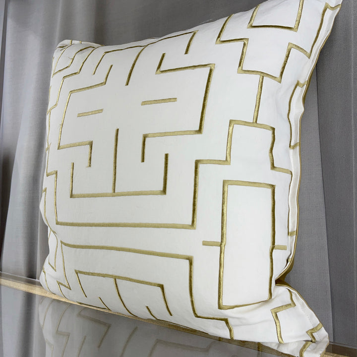 Coussin labyrinthe 50×50