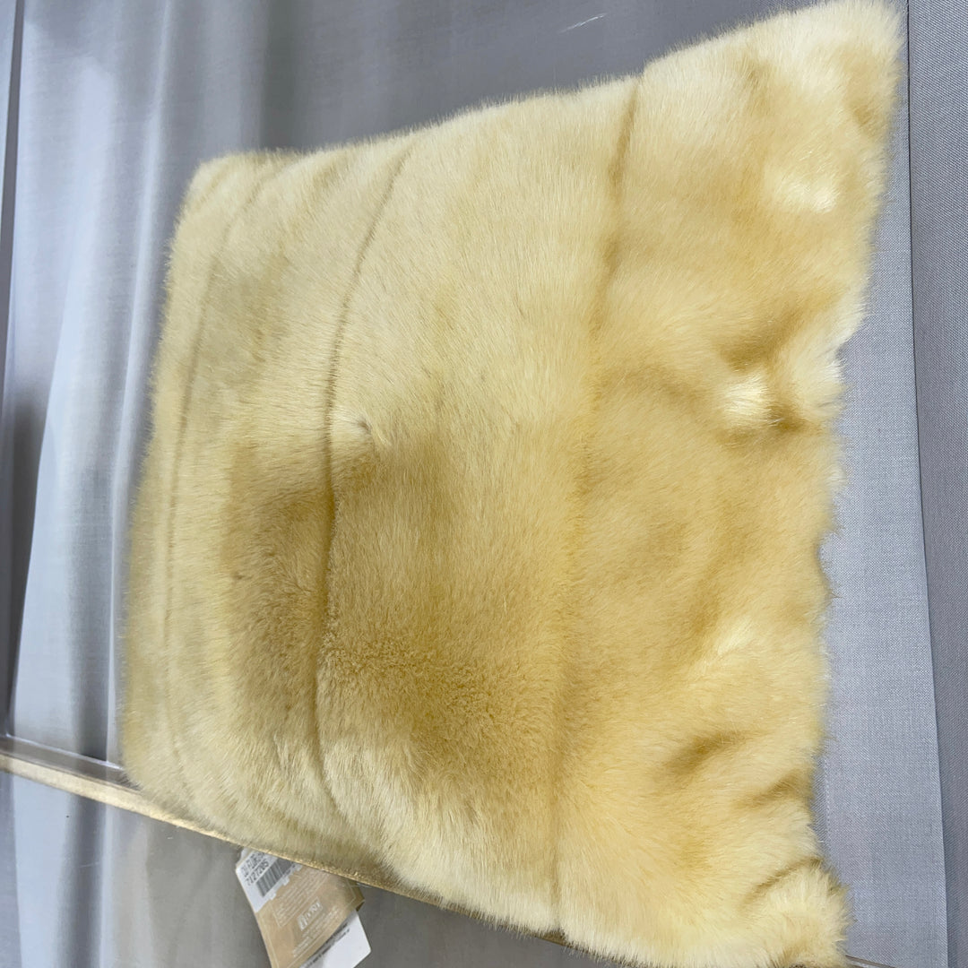 Cuscino in ecopelliccia con ricami floreali 42×42