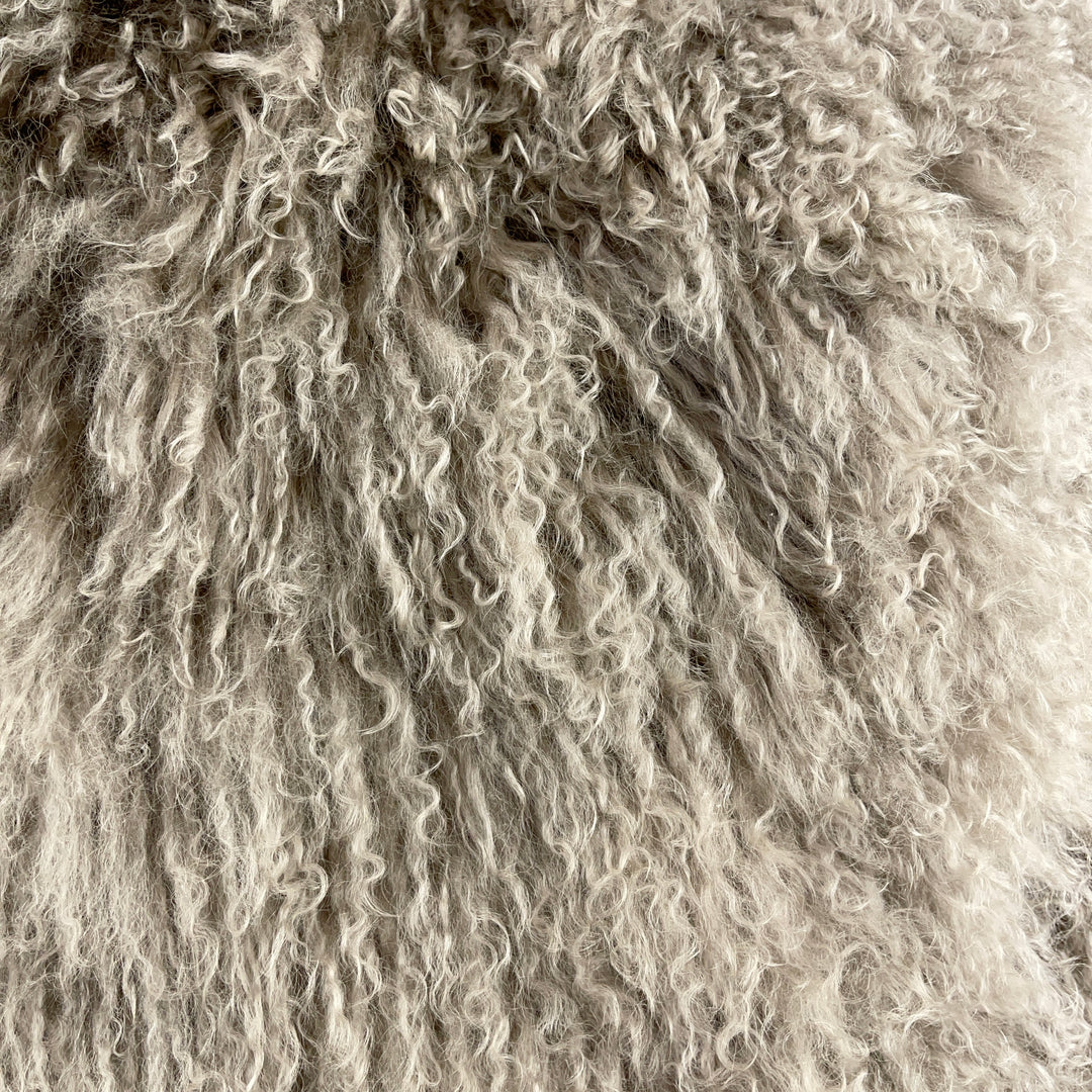 Coussin en fourrure véritable à poils longs 40×40 – Marron
