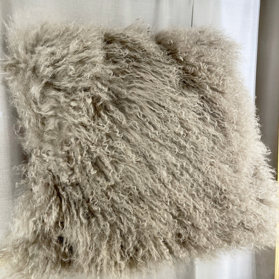 Coussin en fourrure véritable à poils longs 40×40 – Marron