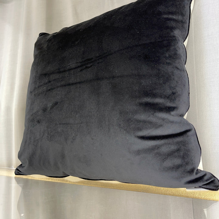 Large reversible velvet cushion 50×50 – Black and ivory
