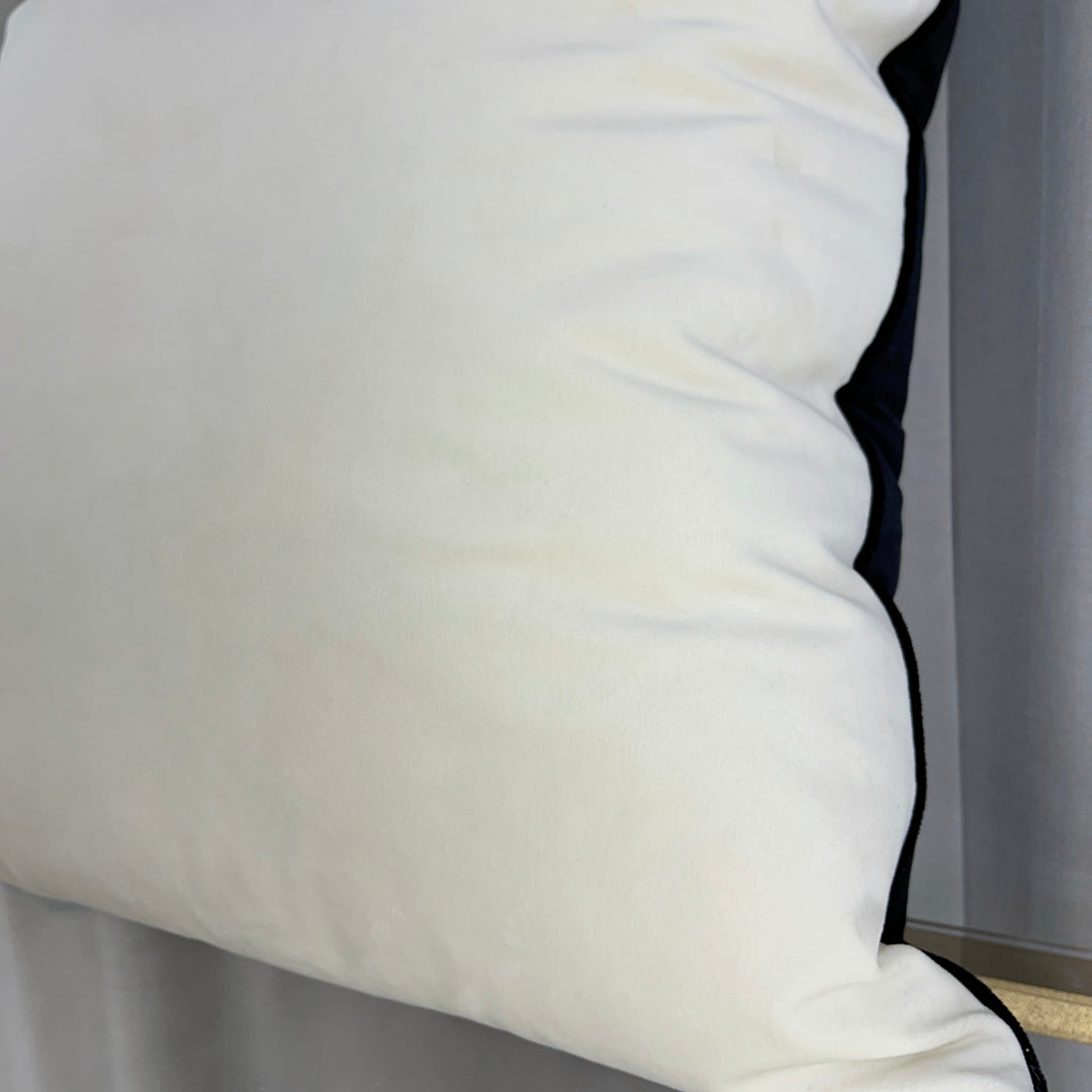 Large reversible velvet cushion 50×50 – Black and ivory