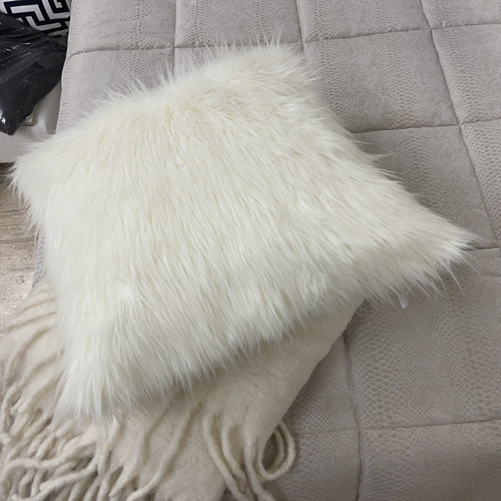 Coussin en fausse fourrure à poils longs 40×40 – Blanc