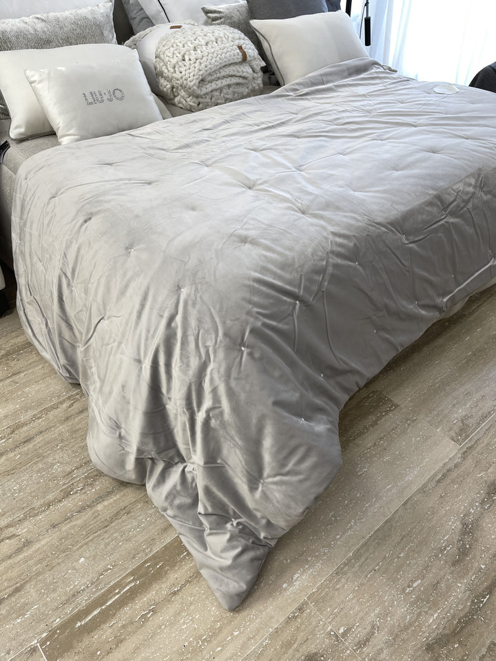 Couette 2 places en velours confectionnée en atelier 270×280
