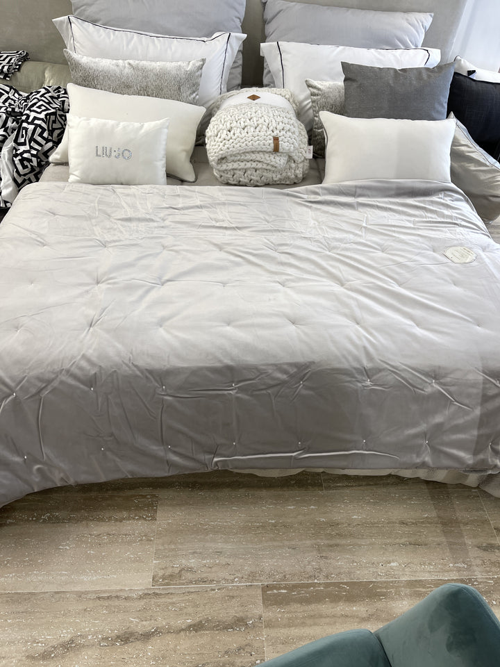 Couette 2 places en velours confectionnée en atelier 270×280
