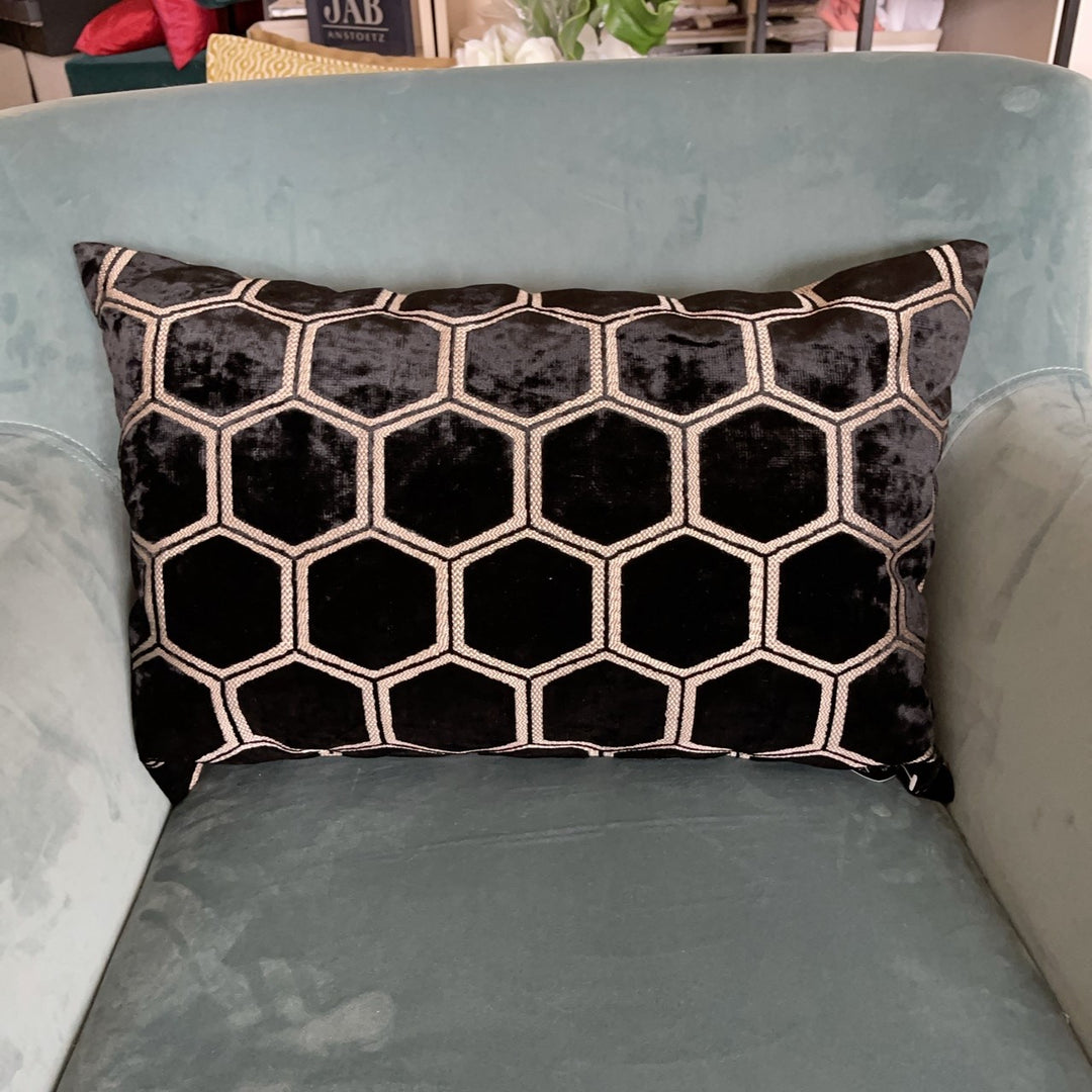 Cuscino a esagoni 60×40 – Nero